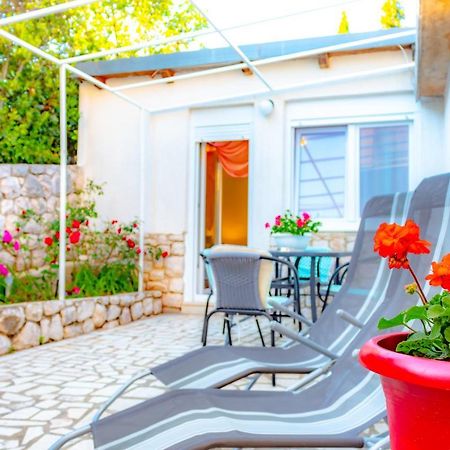 Vacation Home Grill & Chill With 350M2 Garden With Bbq Novi Vinodolski Zewnętrze zdjęcie