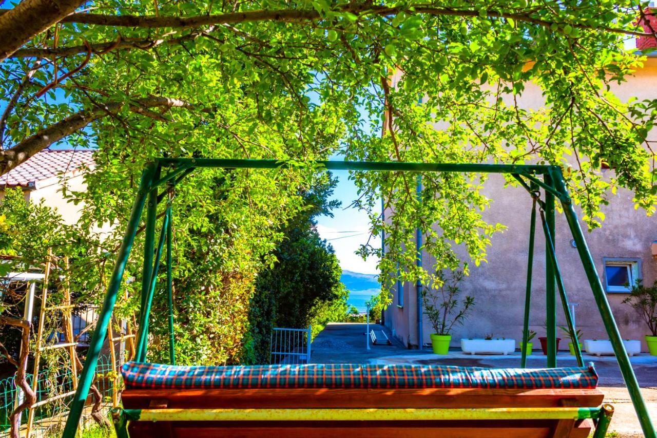 Vacation Home Grill & Chill With 350M2 Garden With Bbq Novi Vinodolski Zewnętrze zdjęcie