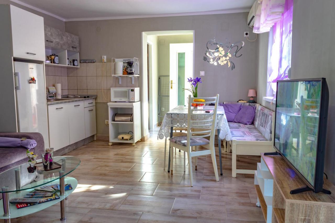 Vacation Home Grill & Chill With 350M2 Garden With Bbq Novi Vinodolski Zewnętrze zdjęcie