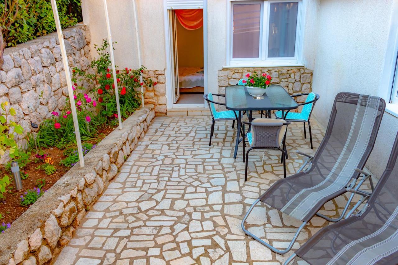 Vacation Home Grill & Chill With 350M2 Garden With Bbq Novi Vinodolski Zewnętrze zdjęcie