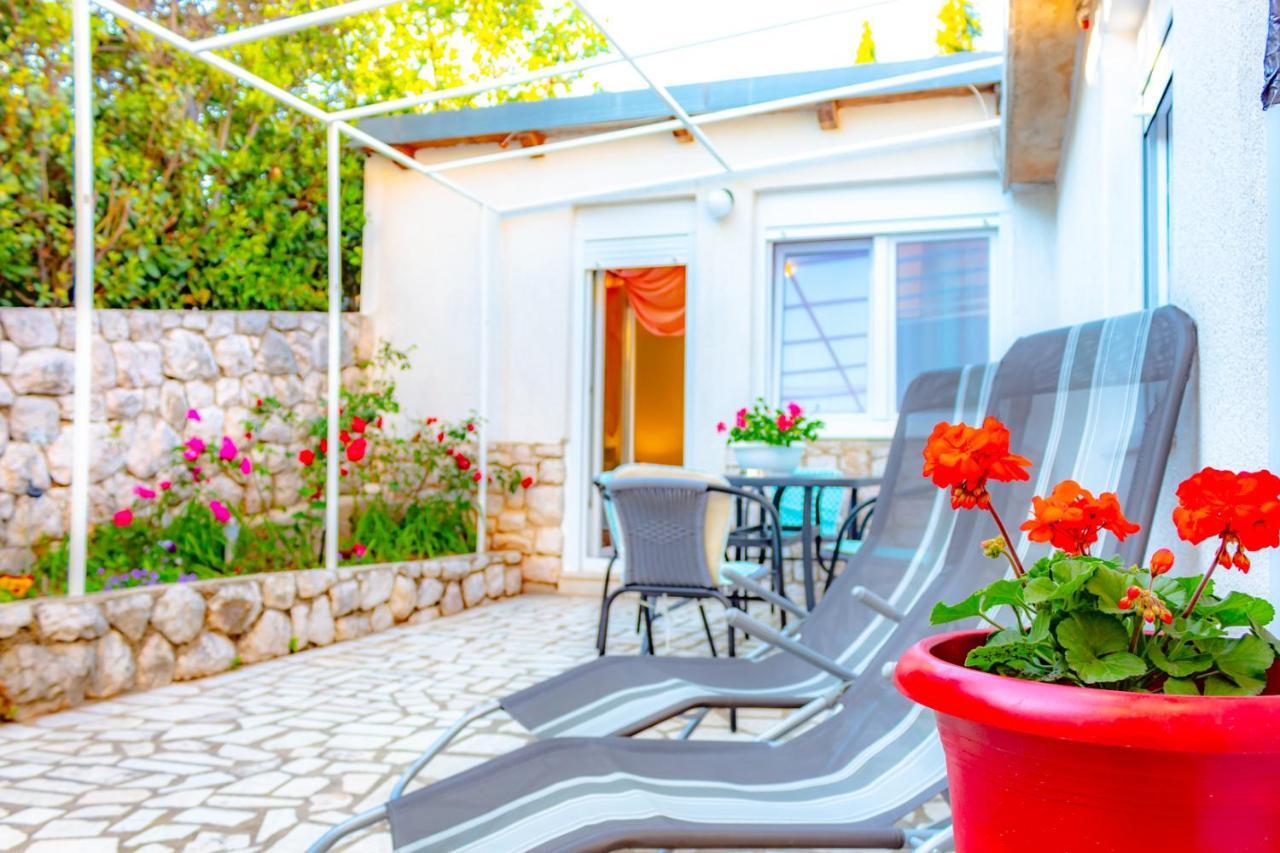 Vacation Home Grill & Chill With 350M2 Garden With Bbq Novi Vinodolski Zewnętrze zdjęcie