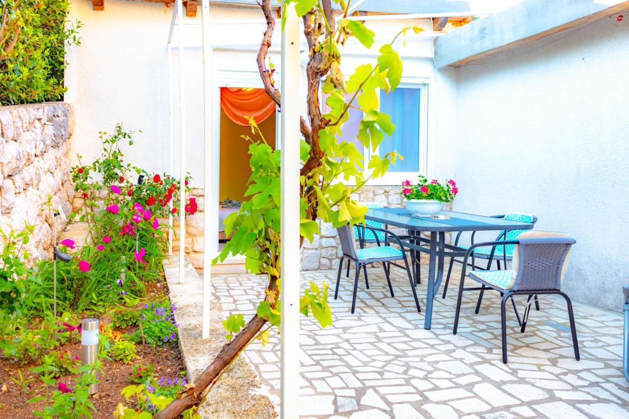 Vacation Home Grill & Chill With 350M2 Garden With Bbq Novi Vinodolski Zewnętrze zdjęcie